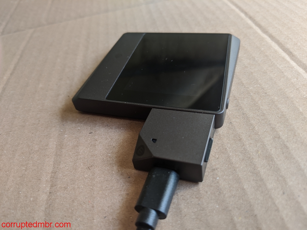 /posts/ellipal-titan-mini-review/images/EllipalTitanMini_charger3.jpg